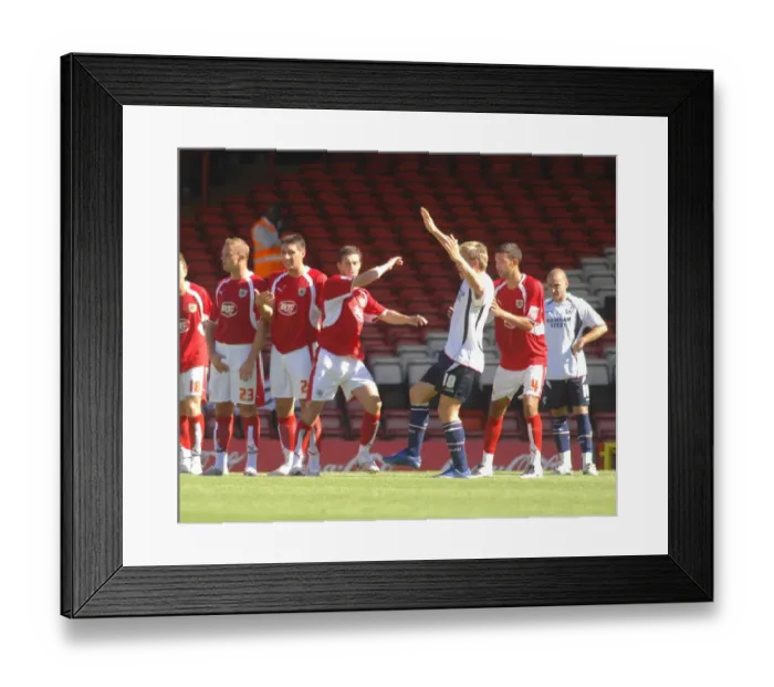 Framed Print : Jamie McAllister: Clash between Bristol City and Scunthorpe United Framed Print : Jamie McAllister: Clash between Bristol City and Scunthorpe United