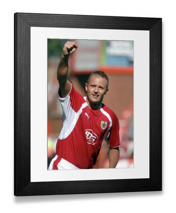 Framed Print : Bristol City vs Scunthorpe Utd: Lee Trundle's Thrilling Action Framed Print : Bristol City vs Scunthorpe Utd: Lee Trundle's Thrilling Action