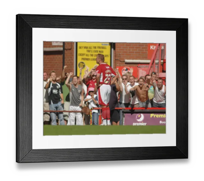 Framed Print : Lee Trundle's Thrilling Action: A Standout Moment in Bristol City vs Scunthorpe Utd Framed Print : Lee Trundle's Thrilling Action: A Standout Moment in Bristol City vs Scunthorpe Utd