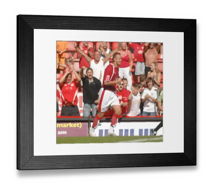 Framed Print : Lee Trundle's Stunner: A Classic Goal from Bristol City vs Scunthorpe United Framed Print : Lee Trundle's Stunner: A Classic Goal from Bristol City vs Scunthorpe United