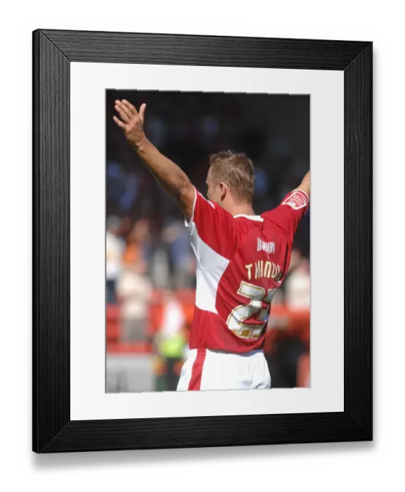 Framed Print : Lee Trundle's Thrilling Goal: A Memorable Moment from Bristol City vs Scunthorpe United