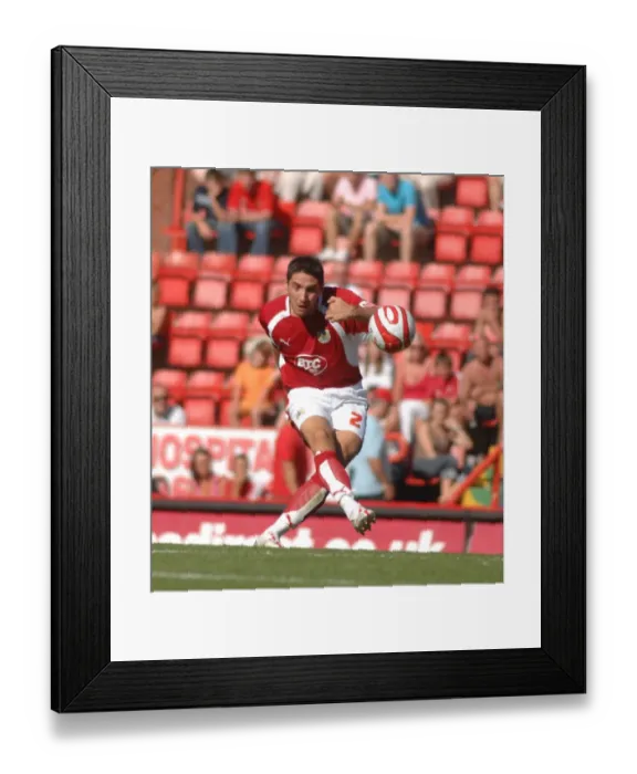 Framed Print : A Footballing Dilemma: Bradley Orr Returns to Face His Former Team - Bristol City vs Scunthorpe United Framed Print : A Footballing Dilemma: Bradley Orr Returns to Face His Former Team - Bristol City vs Scunthorpe United