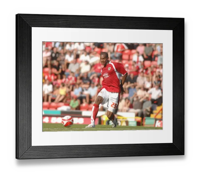 Framed Print : Bristol City vs Scunthorpe Utd: Marvin Elliott's Intense Rivalry Framed Print : Bristol City vs Scunthorpe Utd: Marvin Elliott's Intense Rivalry