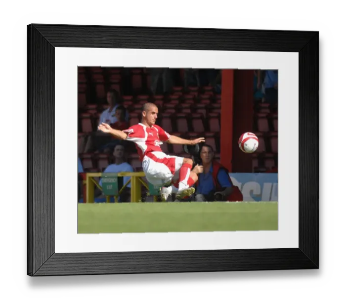 Framed Print : Scott Murray in Action: A Clash Between Bristol City and Scunthorpe United