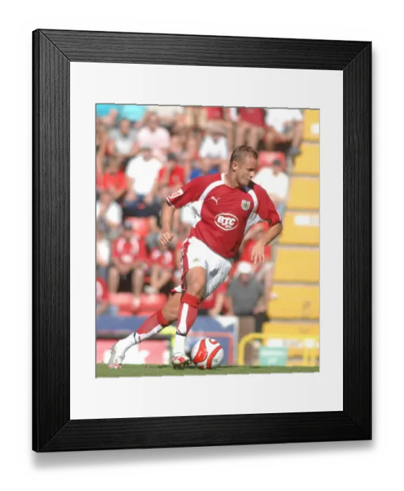 Framed Print : A Fierce Face-Off: Lee Trundle vs Scunthorpe Utd (Bristol City vs Scunthorpe United) Framed Print : A Fierce Face-Off: Lee Trundle vs Scunthorpe Utd (Bristol City vs Scunthorpe United)