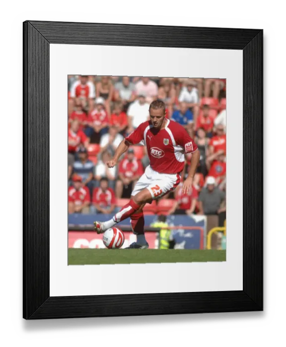 Framed Print : Intense Battle on the Soccer Field: Lee Trundle vs Scunthorpe United (Bristol City vs Scunthorpe Utd) Framed Print : Intense Battle on the Soccer Field: Lee Trundle vs Scunthorpe United (Bristol City vs Scunthorpe Utd)