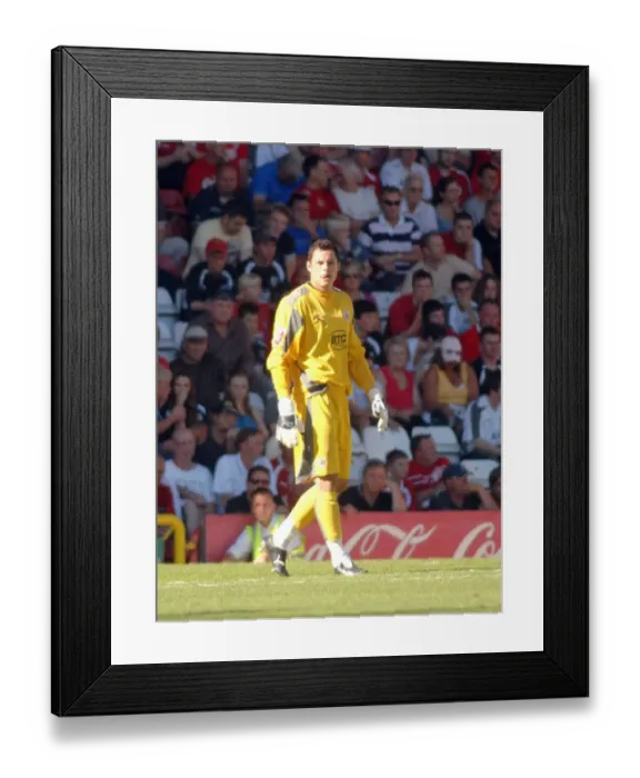 Framed Print : Chris Weale Faces Off: Bristol City vs Scunthorpe United