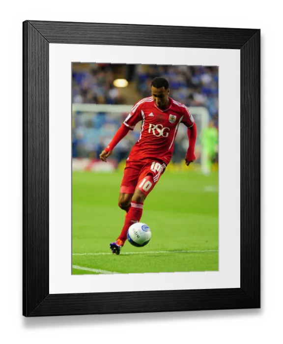 Framed Print : Championship Clash: Nicky Maynard vs Leicester City (August 2011) Framed Print : Championship Clash: Nicky Maynard vs Leicester City (August 2011)