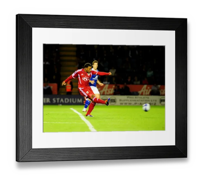 Framed Print : Nicky Maynard Scores Second Goal for Bristol City against Leicester City, Championship Match, August 2011