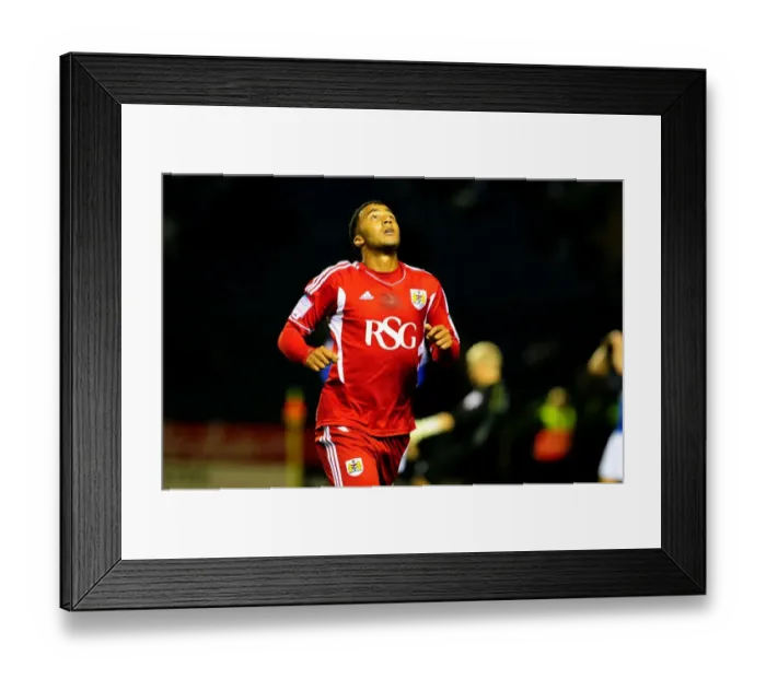 Framed Print : Nicky Maynard's Brace: Championship Clash between Leicester City and Bristol City - 06 / 08 / 2011