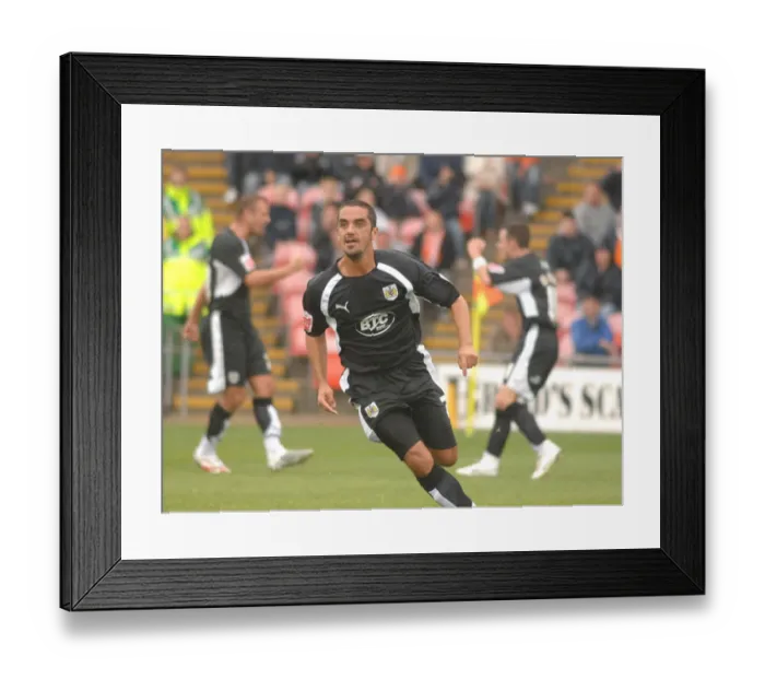Framed Print : Scott Murray in Action for Bristol City Against Blackpool Framed Print : Scott Murray in Action for Bristol City Against Blackpool