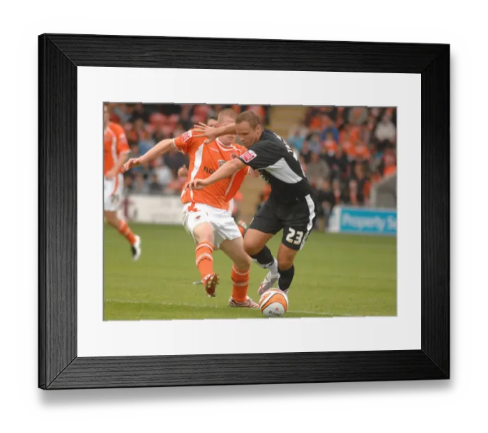 Framed Print : Bristol City's Lee Trundle in Action against Blackpool