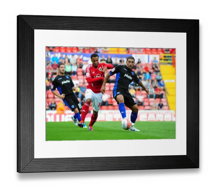 Framed Print : Bristol City vs Portsmouth: Nicky Maynard vs Hayden Mullins Battle in Championship Match, 2008-11 Framed Print : Bristol City vs Portsmouth: Nicky Maynard vs Hayden Mullins Battle in Championship Match, 2008-11