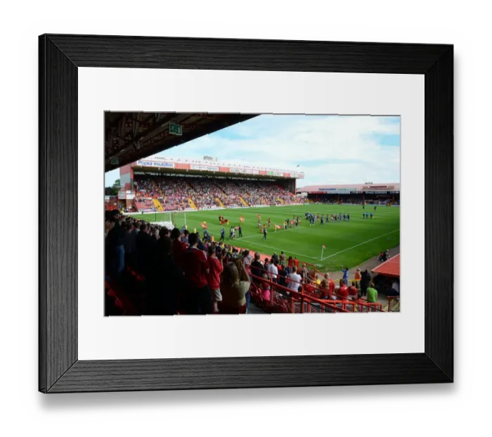 Framed Print : Bristol City vs Portsmouth: A Football Rivalry - Season 11-12