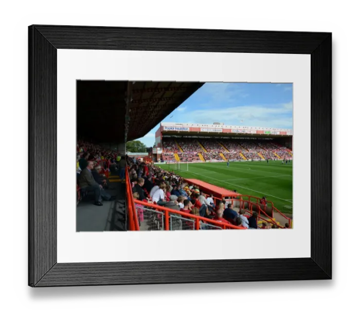 Framed Print : Football Rivalry: Bristol City vs Portsmouth - Season 11-12