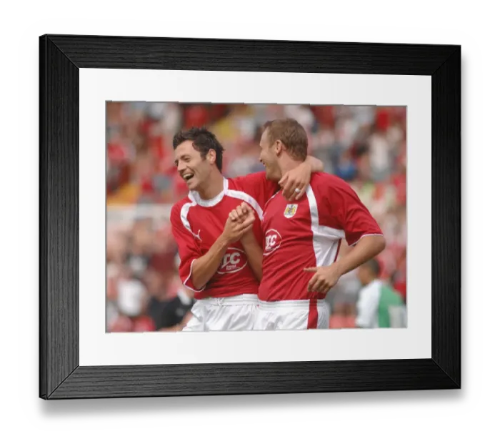 Framed Print : Bristol City FC: Lee Trundle in Shape for Pre-Season Action Framed Print : Bristol City FC: Lee Trundle in Shape for Pre-Season Action