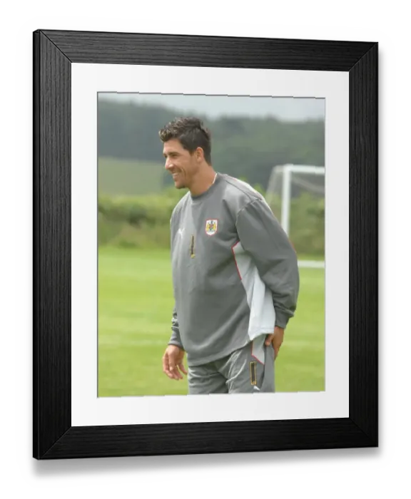 Framed Print : Basso in Focus: Training Intensity with Bristol City FC (07-08) Framed Print : Basso in Focus: Training Intensity with Bristol City FC (07-08)