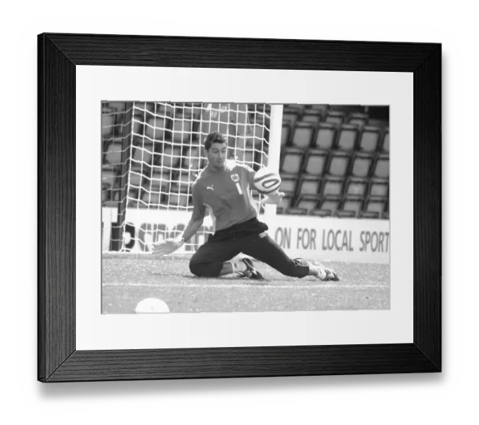 Framed Print : Bristol City FC: Training Intensity with Adriano Basso (07-08) Framed Print : Bristol City FC: Training Intensity with Adriano Basso (07-08)