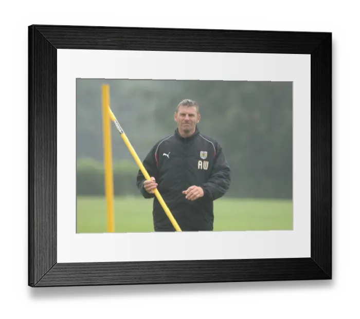 Framed Print : Alan Walsh: Focused Training with Bristol City FC (2007-08) Framed Print : Alan Walsh: Focused Training with Bristol City FC (2007-08)