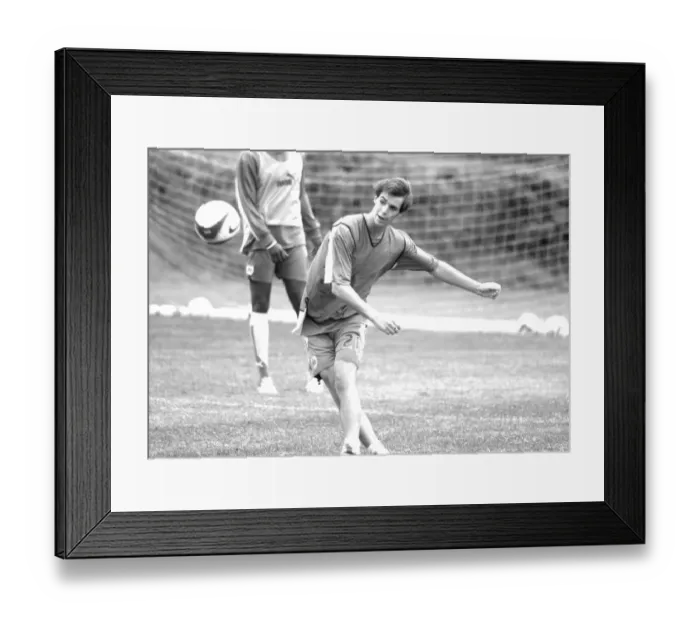 Framed Print : Frankie Artus in Focus: Training with Bristol City FC (07-08)