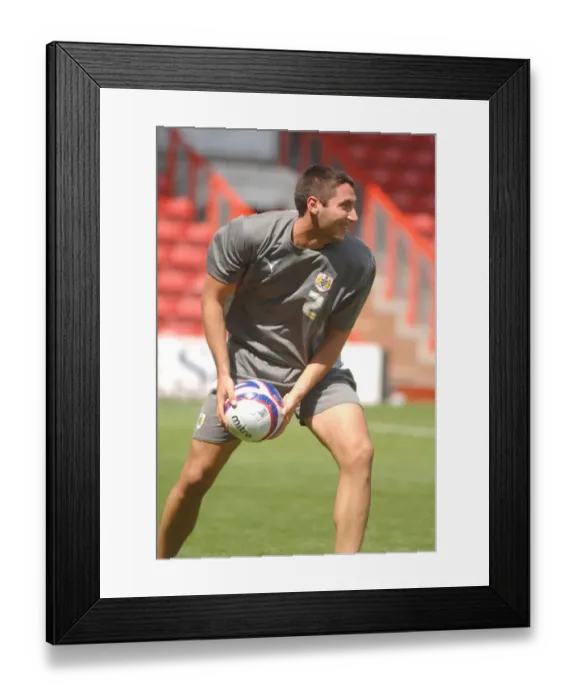 Framed Print : Bradley Orr in Focus: Training with Bristol City FC (07-08) Framed Print : Bradley Orr in Focus: Training with Bristol City FC (07-08)