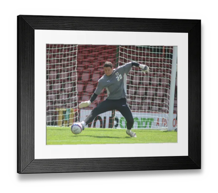 Framed Print : Chris Weale: Training Intensely with Bristol City FC (07-08) Framed Print : Chris Weale: Training Intensely with Bristol City FC (07-08)