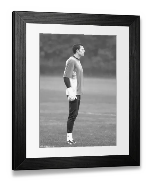 Framed Print : Intense Training: Chris Weale with Bristol City FC (2007-08) Framed Print : Intense Training: Chris Weale with Bristol City FC (2007-08)