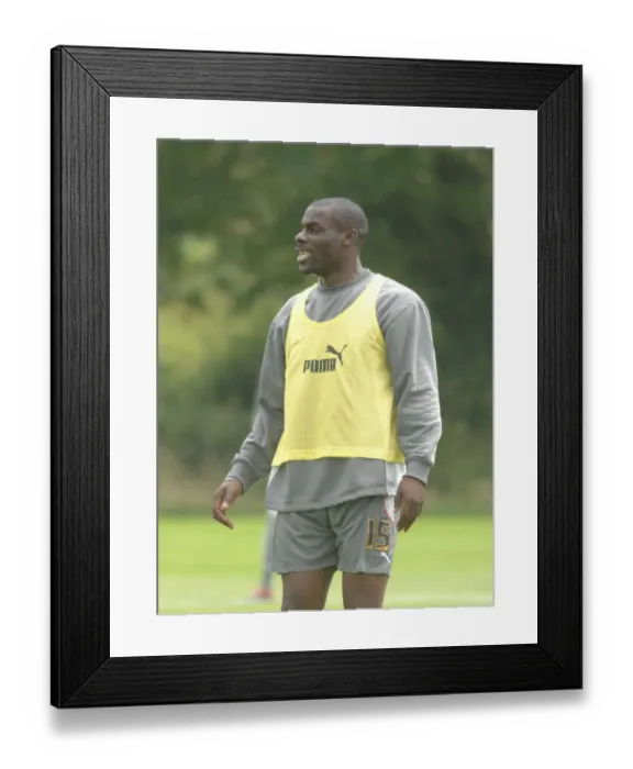Framed Print : Bristol City Football Club: Enoch Showunmi in Training (07-08) Framed Print : Bristol City Football Club: Enoch Showunmi in Training (07-08)