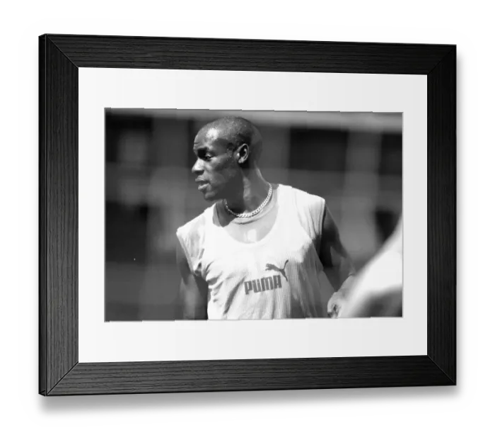 Framed Print : Enoch Showunmi in Training with Bristol City FC (2007-08)