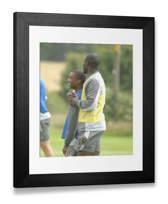 Framed Print : Bristol City FC: Jordan Walker and Enoch Showunmi in Training (07-08) Framed Print : Bristol City FC: Jordan Walker and Enoch Showunmi in Training (07-08)