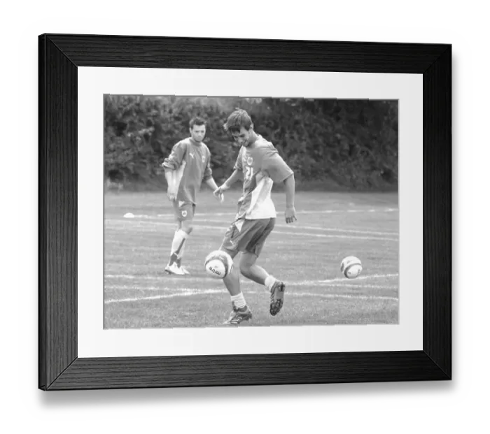 Framed Print : Intense Training: Frankie Artus with Bristol City FC (2007-2008) Framed Print : Intense Training: Frankie Artus with Bristol City FC (2007-2008)
