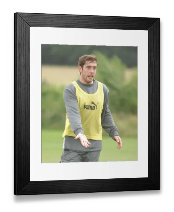 Framed Print : Richard Keogh in Focus: Training with Bristol City FC (07-08) Framed Print : Richard Keogh in Focus: Training with Bristol City FC (07-08)