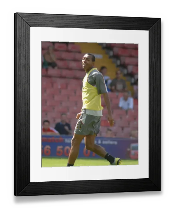 Framed Print : Bristol City FC: Kevin Betsy in Training (07-08) Framed Print : Bristol City FC: Kevin Betsy in Training (07-08)