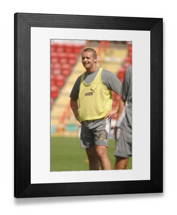 Framed Print : Bristol City FC: Lee Trundle in Focus - Training Session (07-08) Framed Print : Bristol City FC: Lee Trundle in Focus - Training Session (07-08)