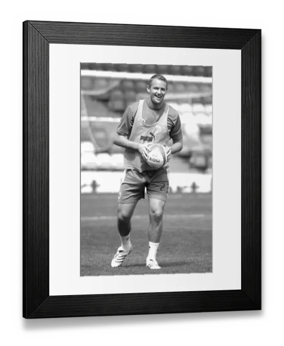 Framed Print : Training Intensity: Lee Trundle of Bristol City FC, 07-08 Season Framed Print : Training Intensity: Lee Trundle of Bristol City FC, 07-08 Season