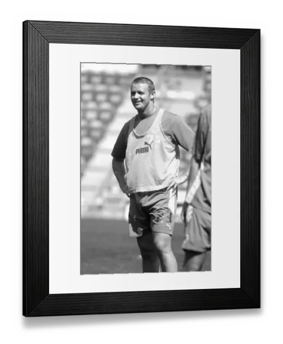 Framed Print : Lee Trundle in Focus: Training with Bristol City FC (07-08) Framed Print : Lee Trundle in Focus: Training with Bristol City FC (07-08)