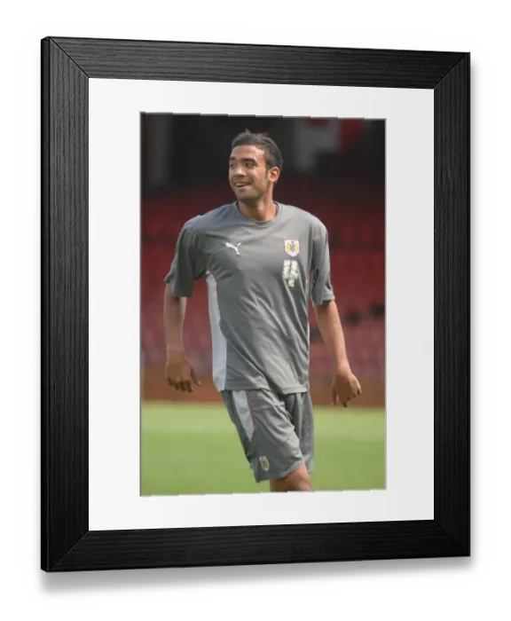 Framed Print : Bristol City FC: Liam Fontaine in Focus - Training Session (07-08) Framed Print : Bristol City FC: Liam Fontaine in Focus - Training Session (07-08)