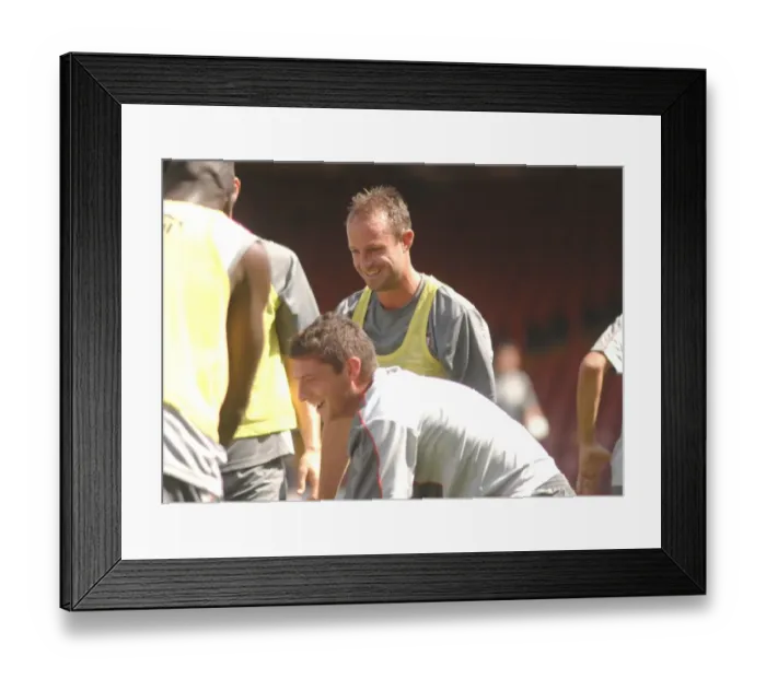 Framed Print : Louis Carey in Focus: Training with Bristol City FC (07-08)