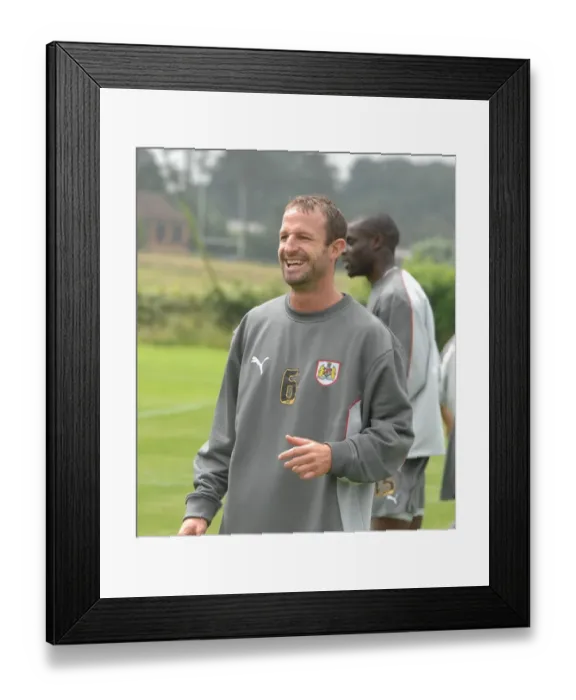 Framed Print : Bristol City FC: Louis Carey in Focus - Training, 07-08 Framed Print : Bristol City FC: Louis Carey in Focus - Training, 07-08
