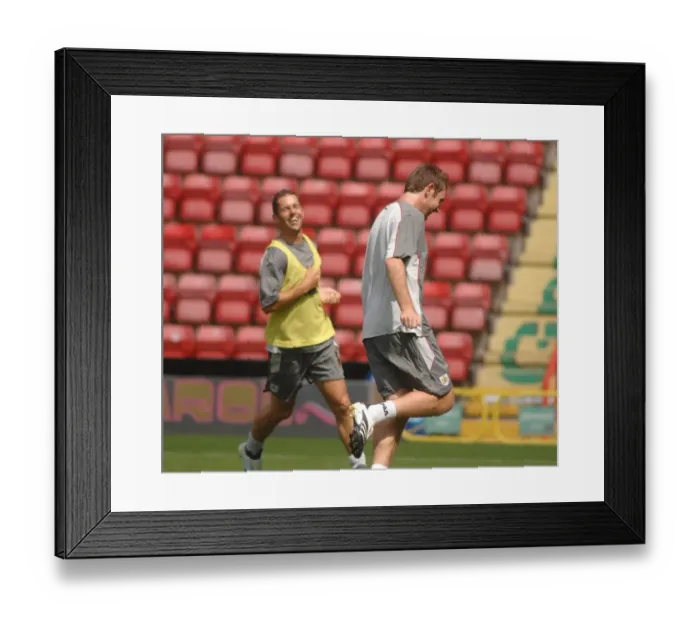 Framed Print : Bristol City FC: Keogh and Russell in Training (07-08) Framed Print : Bristol City FC: Keogh and Russell in Training (07-08)