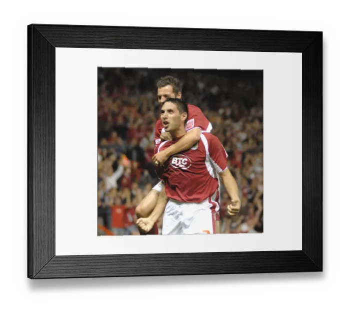 Framed Print : Bradley Orr Faces His Former Team: Manchester City vs. Bristol City