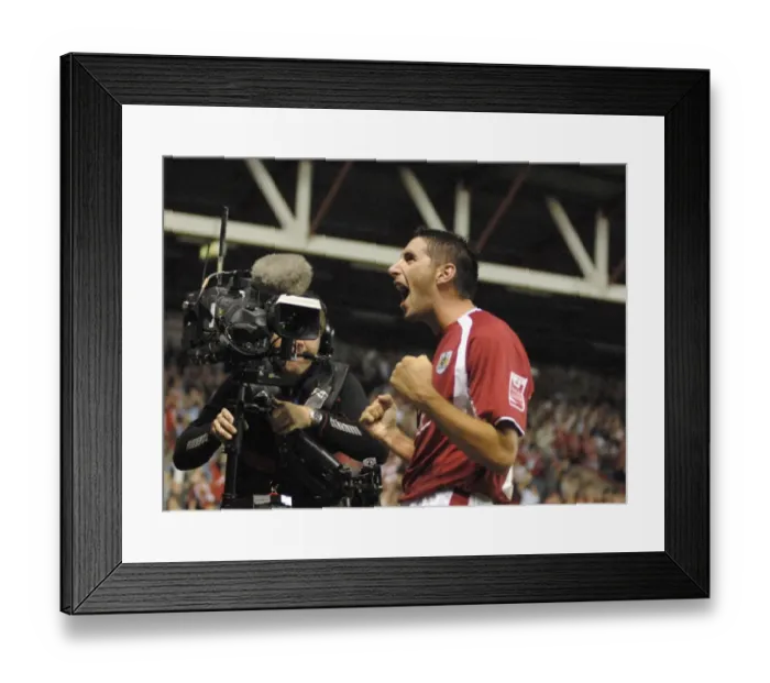 Framed Print : Bradley Orr Returns: Manchester City vs. Bristol City Showdown Framed Print : Bradley Orr Returns: Manchester City vs. Bristol City Showdown