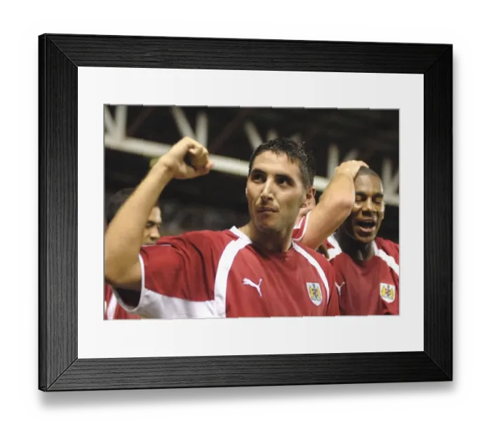 Framed Print : Bradley Orr: The Battle Against Manchester City (Bristol City vs. Manchester City) Framed Print : Bradley Orr: The Battle Against Manchester City (Bristol City vs. Manchester City)