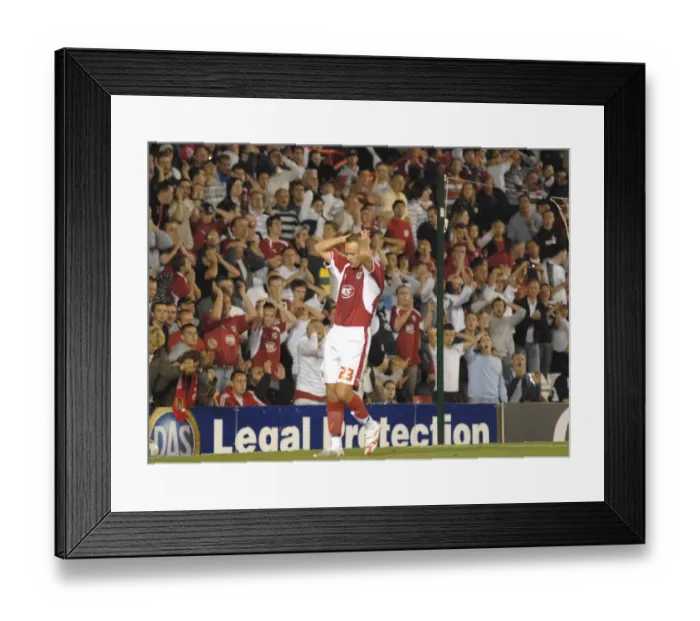 Framed Print : Battling the Blues: Lee Trundle's Past Glory against Manchester City (Bristol City vs MCFC)