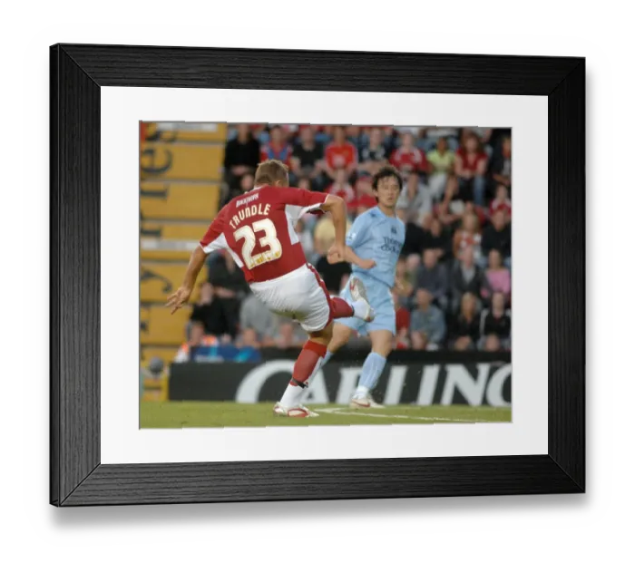 Framed Print : Lee Trundle vs Manchester City: A Former Player's Return to the Field (Bristol City vs Manchester City)