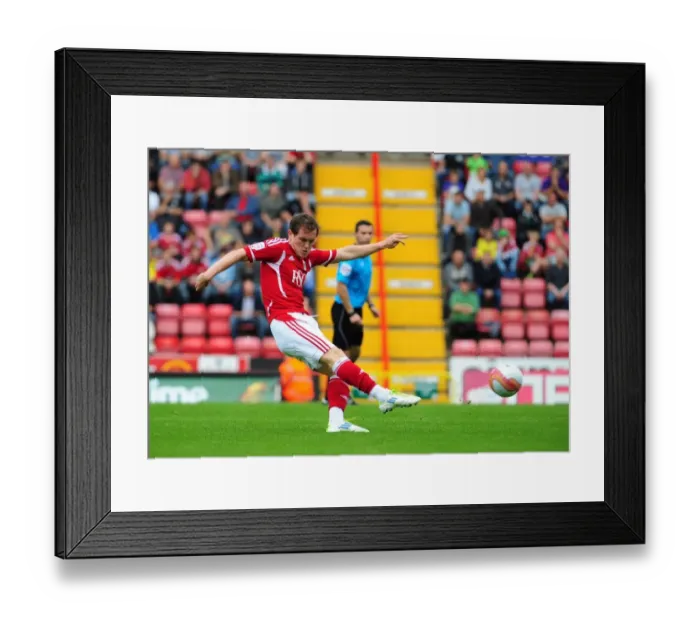 Framed Print : Bristol City's Neil Kilkenny Shoots from Distance in Championship Match against Brighton (10-09-2011) Framed Print : Bristol City's Neil Kilkenny Shoots from Distance in Championship Match against Brighton (10-09-2011)