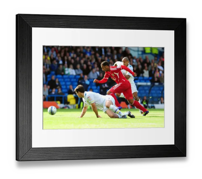 Framed Print : Nicky Maynard Dashes Past Leeds Defenders in 2011 League Cup Clash: Bristol City vs. Leeds United