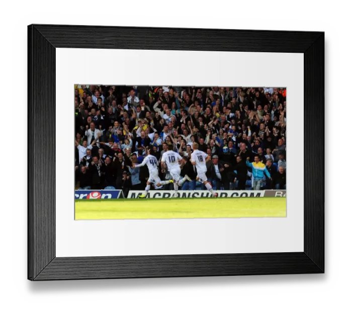 Framed Print : Leeds United's Ross McCormack Scores Late Winner Against Bristol City in League Cup (16 / 09 / 2011)