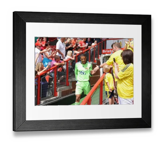 Framed Print : Bristol City Football Club: Uniting the Squad at Ashton Gate - Npower Championship Open Day Framed Print : Bristol City Football Club: Uniting the Squad at Ashton Gate - Npower Championship Open Day