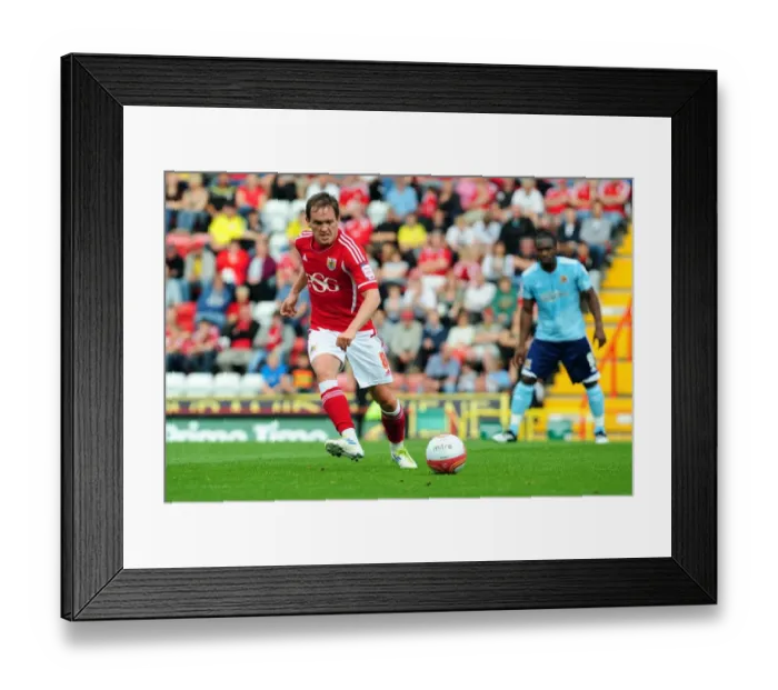 Framed Print : Neil Kilkenny in Action: Bristol City vs Hull City, Championship Match - 24 / 09 / 2011